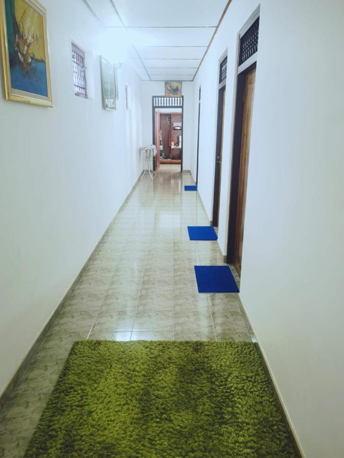 Sea Breeze Guest House Негомбо Экстерьер фото