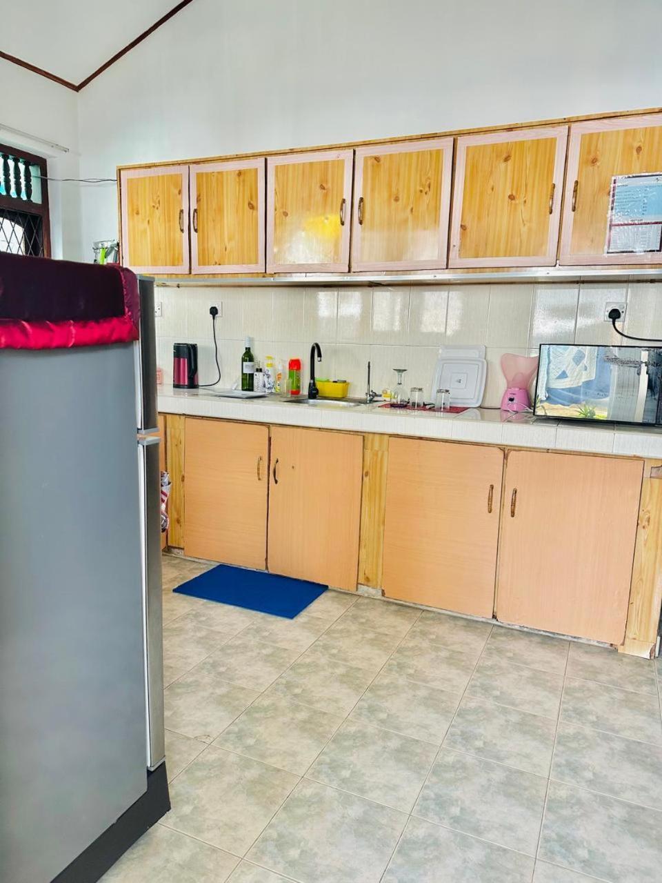 Sea Breeze Guest House Негомбо Экстерьер фото
