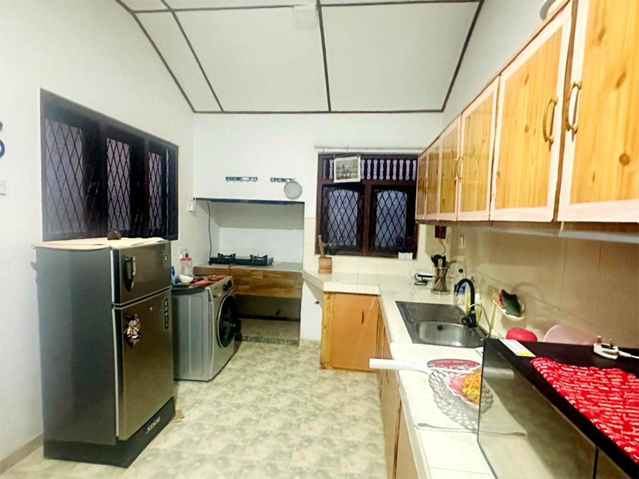 Sea Breeze Guest House Негомбо Экстерьер фото