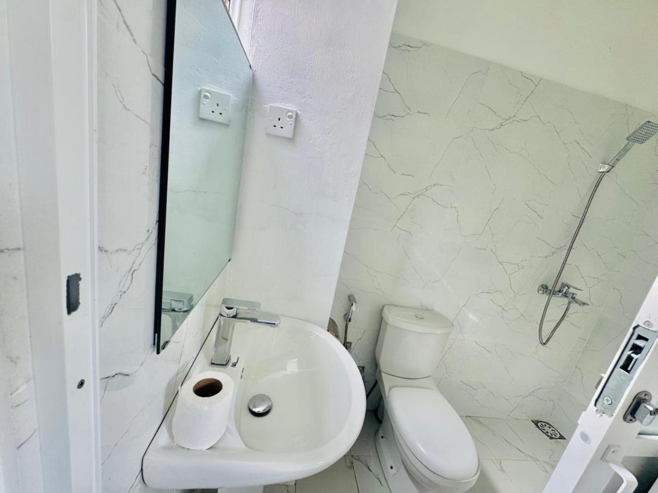 Sea Breeze Guest House Негомбо Экстерьер фото