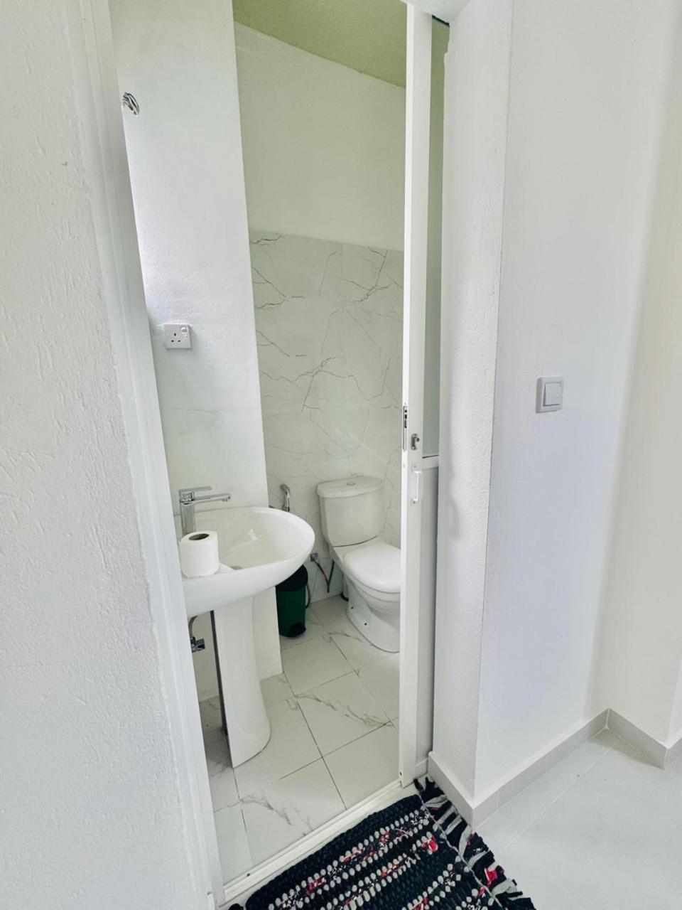 Sea Breeze Guest House Негомбо Экстерьер фото