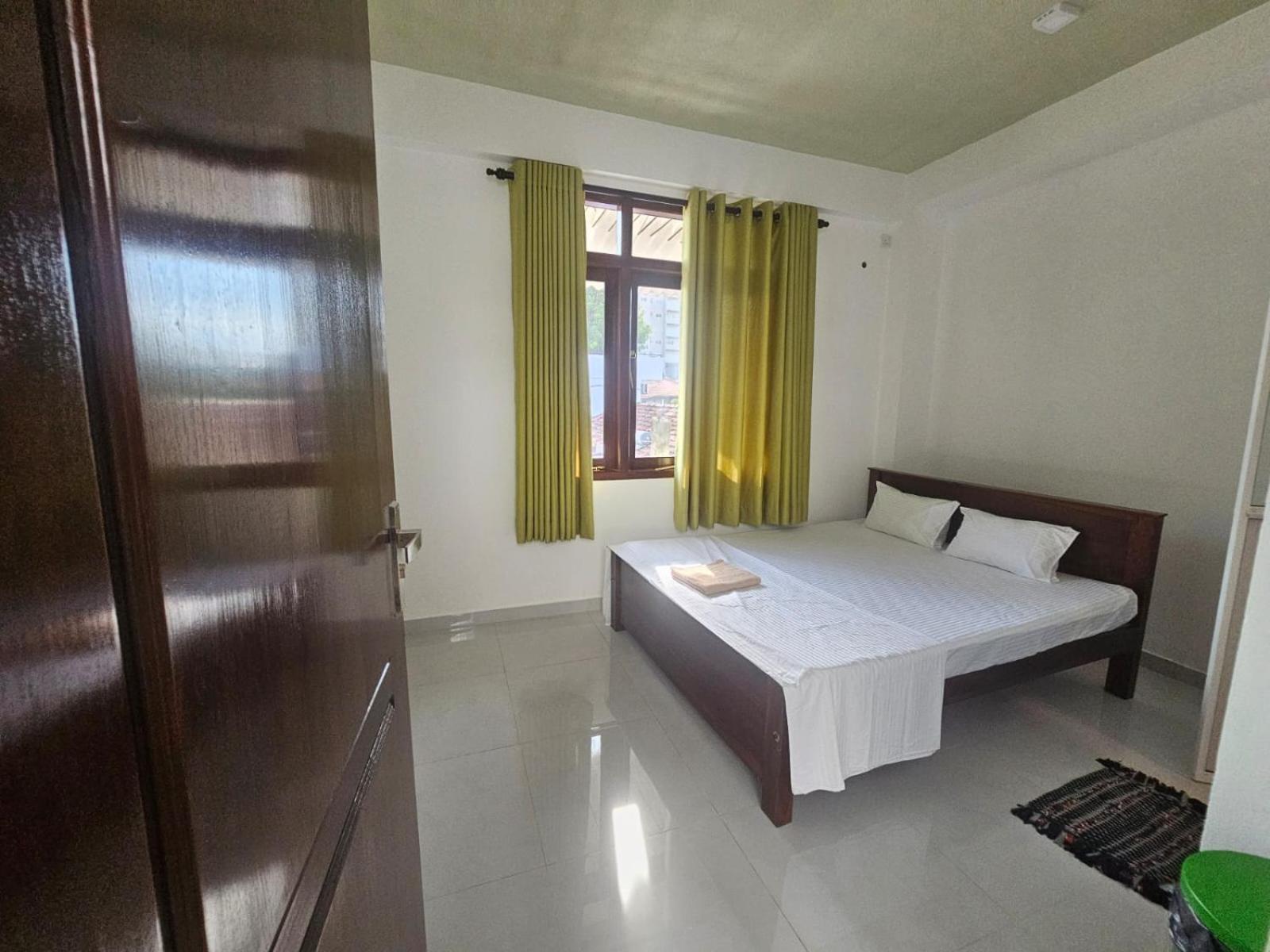 Sea Breeze Guest House Негомбо Номер фото